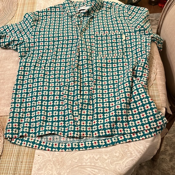 Urban Outfitters Size Medium Button Down Shirt in EUC. Oversized! - Picture 7 of 7